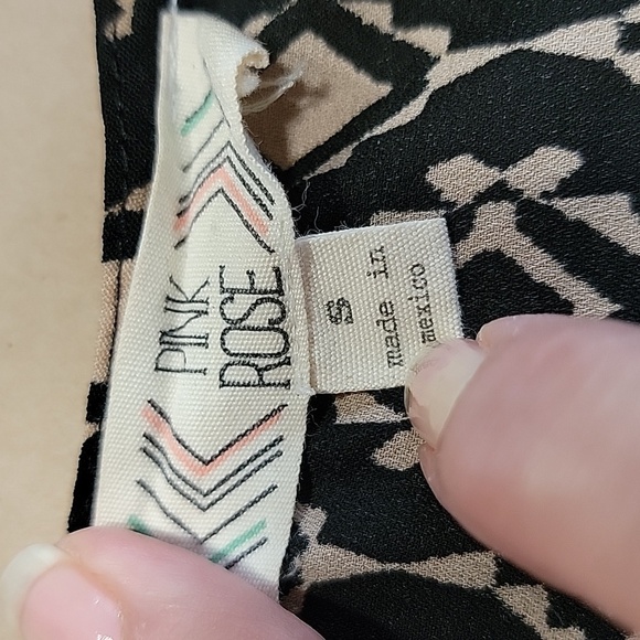 Pink Rose SIze S Black with Tan Pattern Short Cuffed Sleeve Blouse Exc Used Cond - Picture 10 of 11